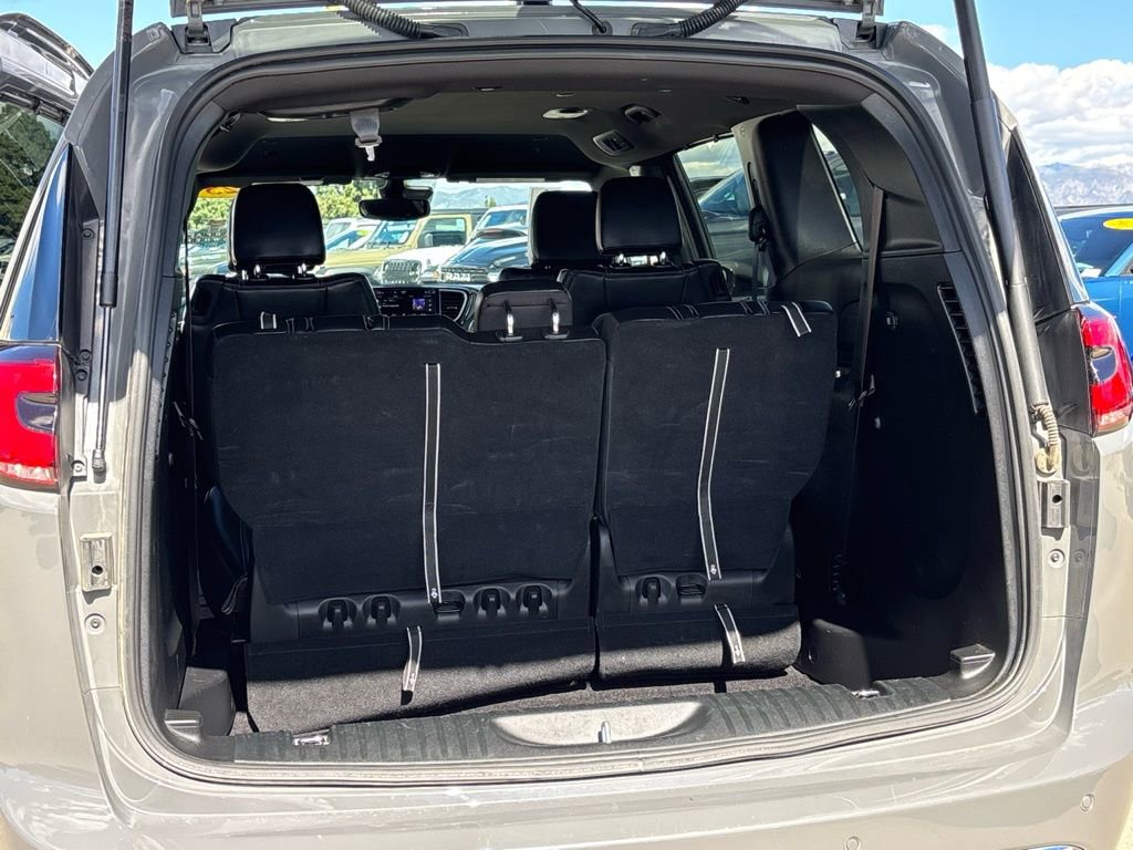 Used 2025 Chrysler Pacifica Select image 25