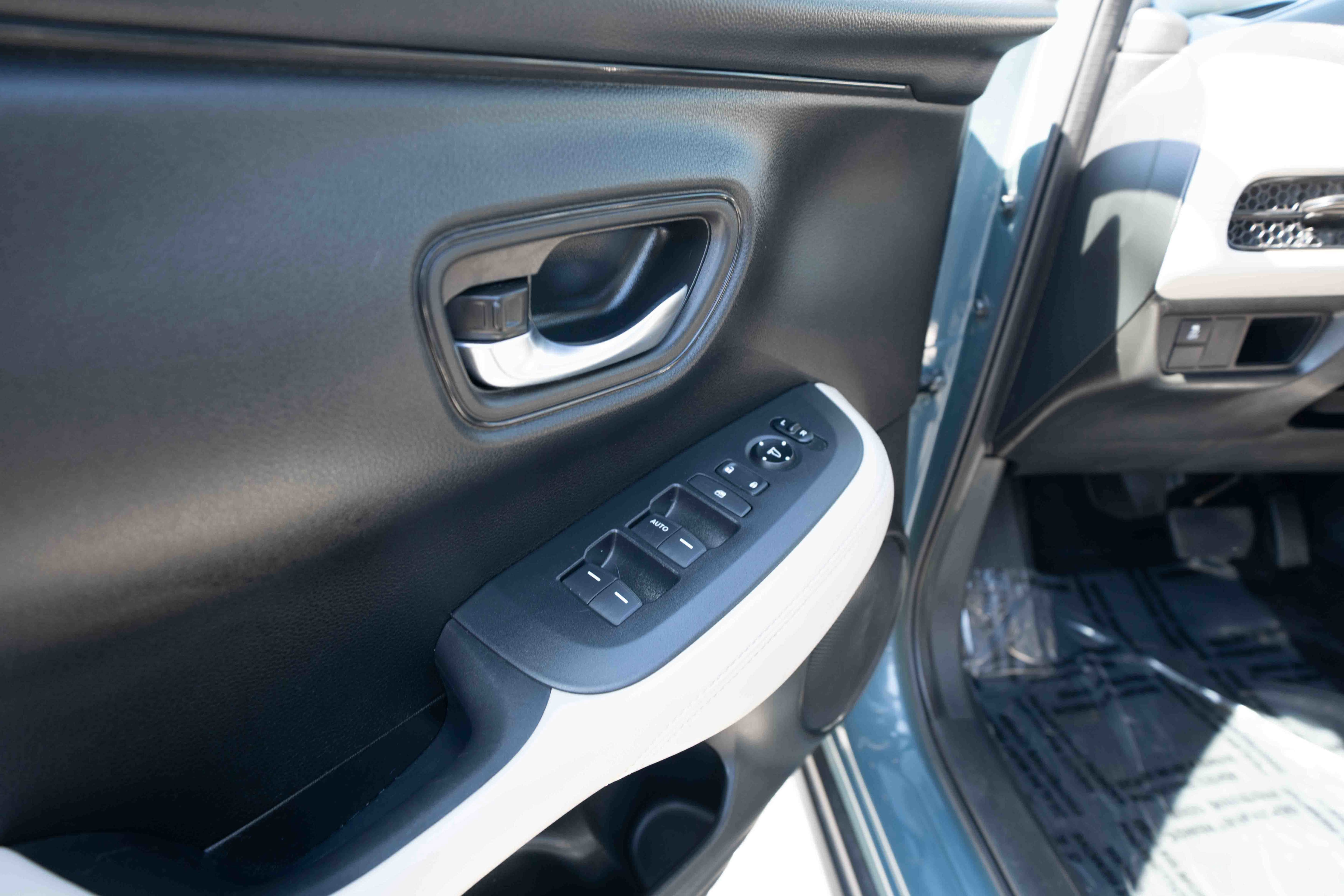 Used 2023 Honda HR-V LX image 7