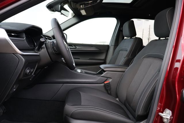 New 2026 Jeep Grand Cherokee Laredo X image 9