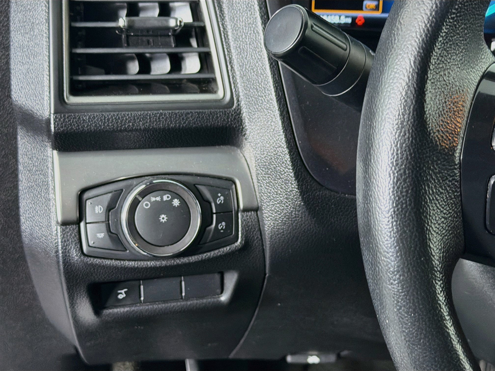 Used 2018 Ford Explorer XLT w/ Equipment Group 201A AWD/4WD image 16