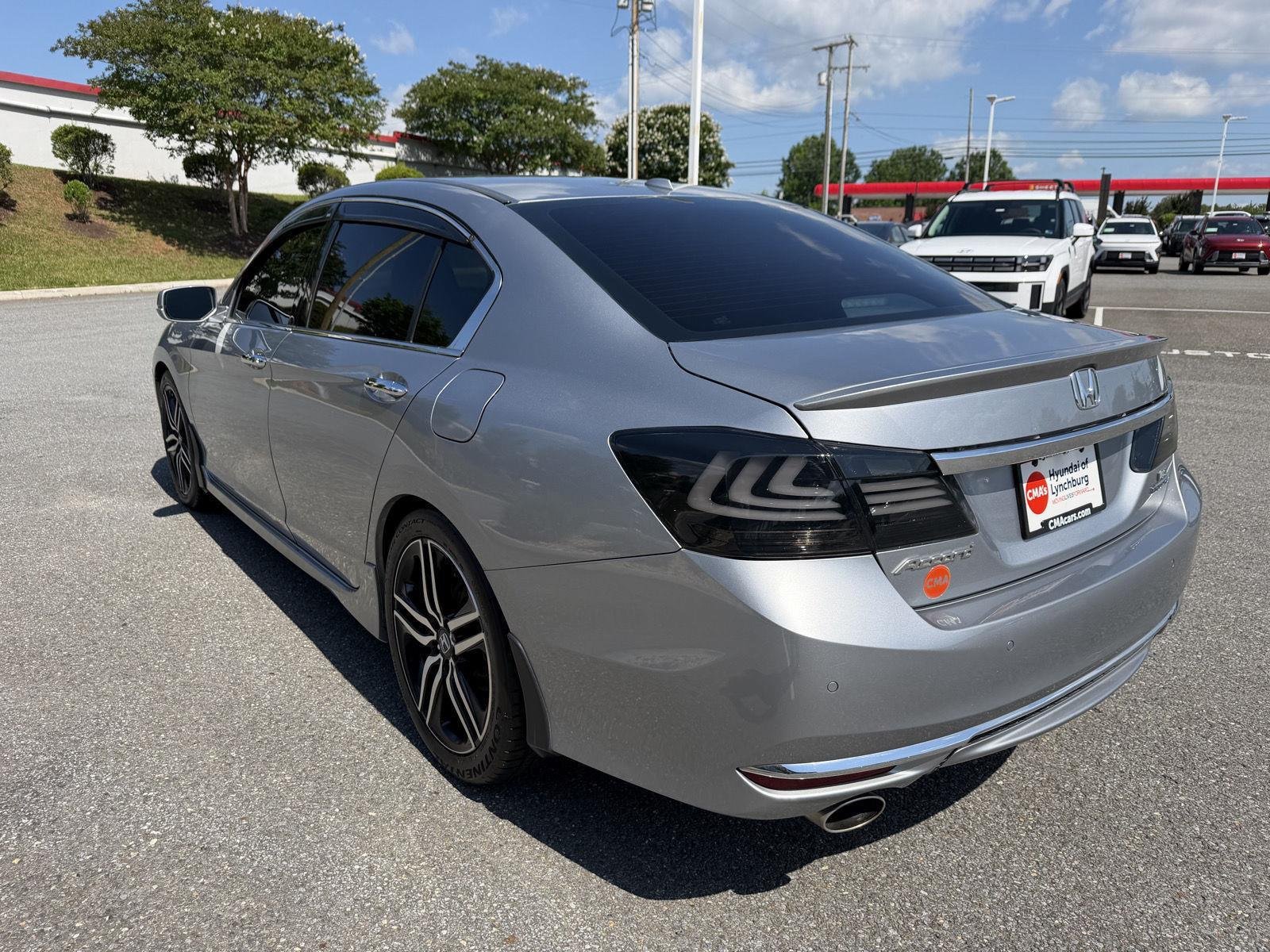 Used 2017 Honda Accord Touring image 6
