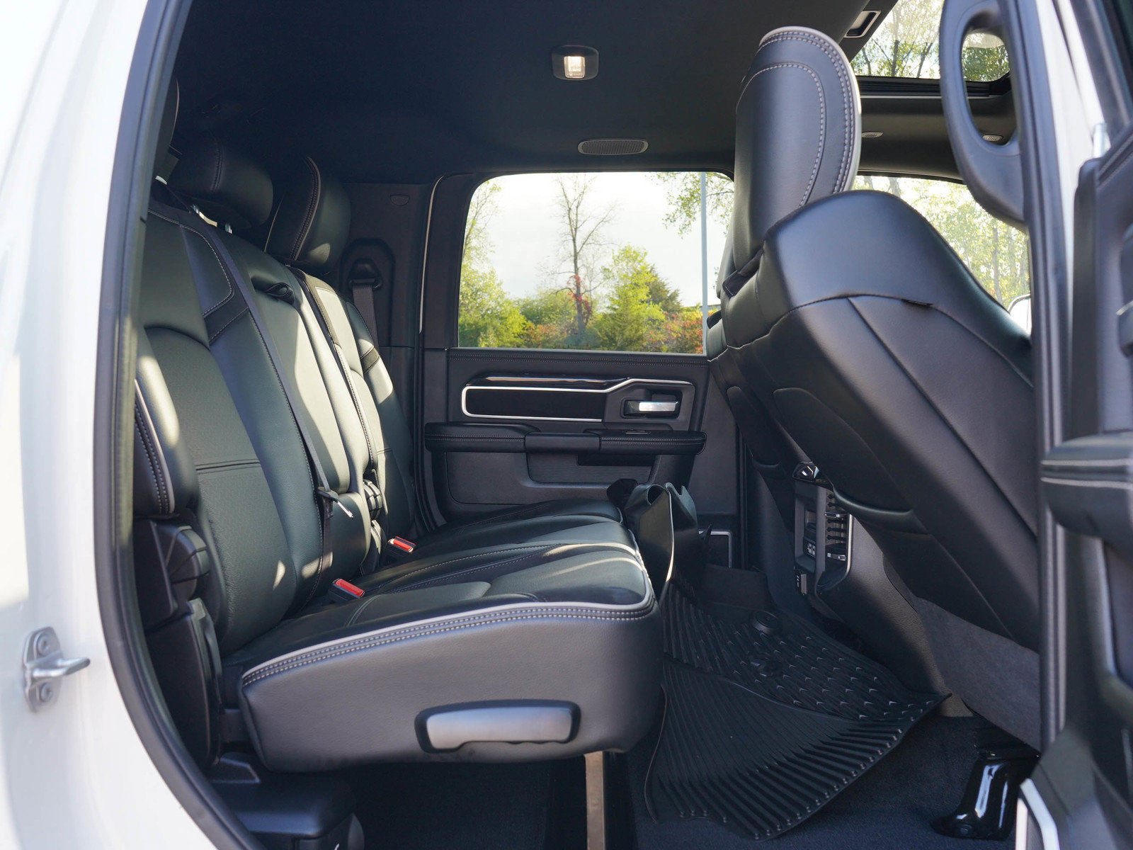 Used 2019 RAM 2500 Laramie AWD/4WD image 11