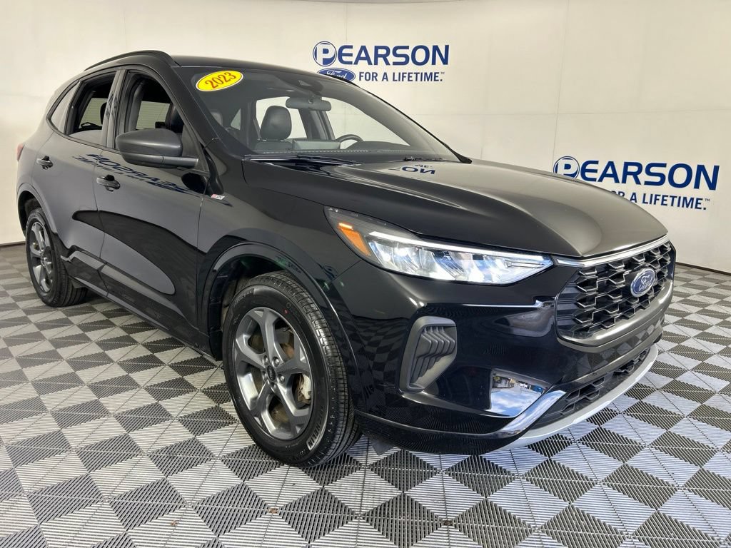 Used 2023 Ford Escape ST-Line w/ Tech Pack #1 AWD/4WD image 3