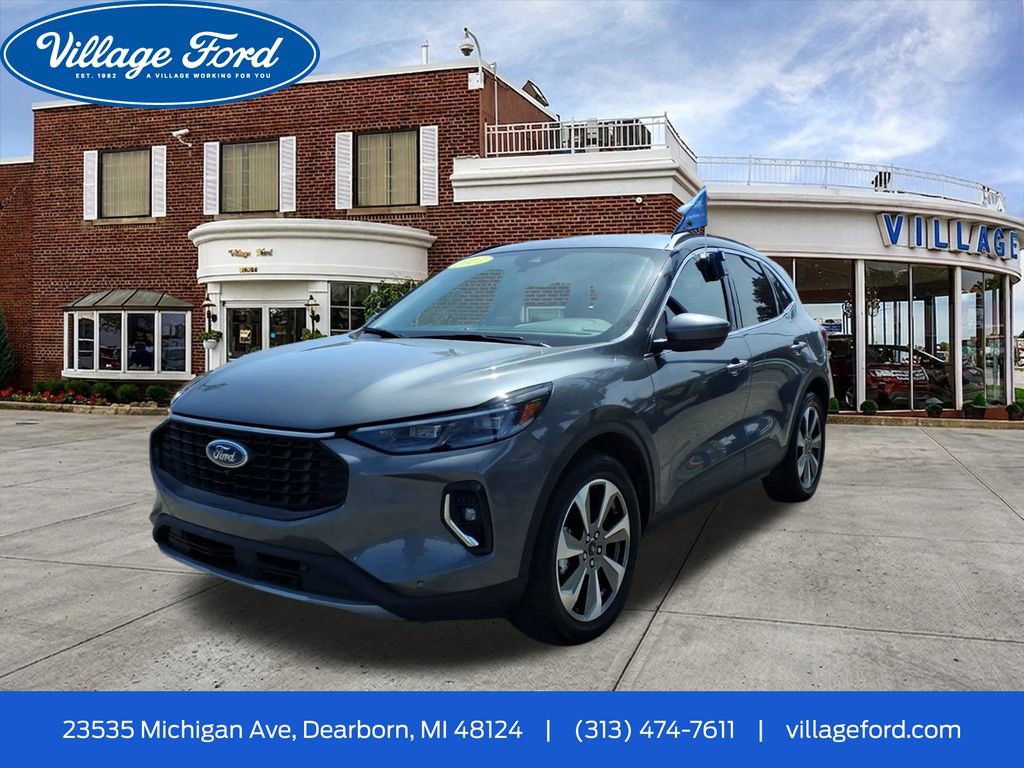 Certified 2023 Ford Escape Platinum w/ Class II Trailer Tow Package AWD/4WD image 1
