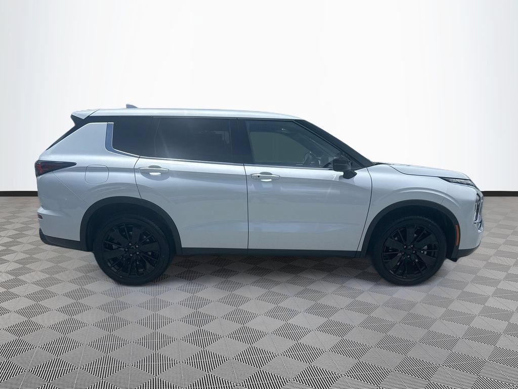 New 2026 Mitsubishi Outlander LE FWD image 4