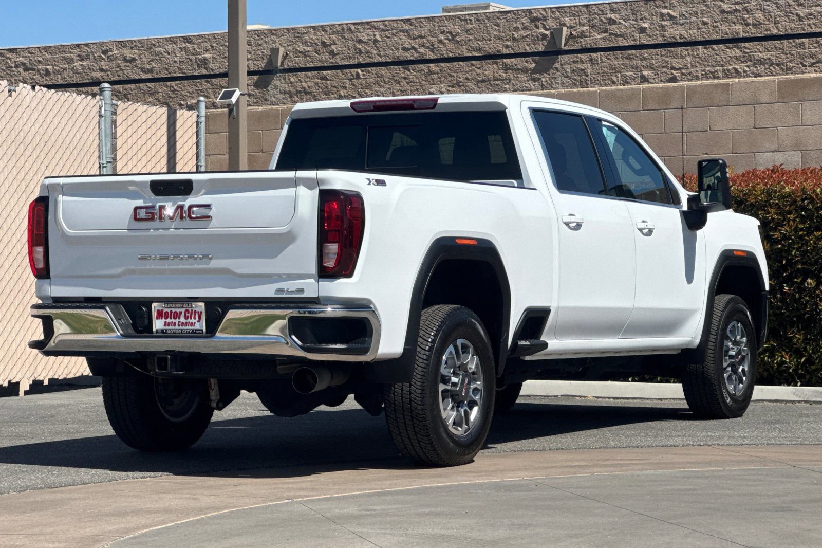 Used 2025 GMC Sierra 2500 SLE w/ Max Trailering Package AWD/4WD image 4