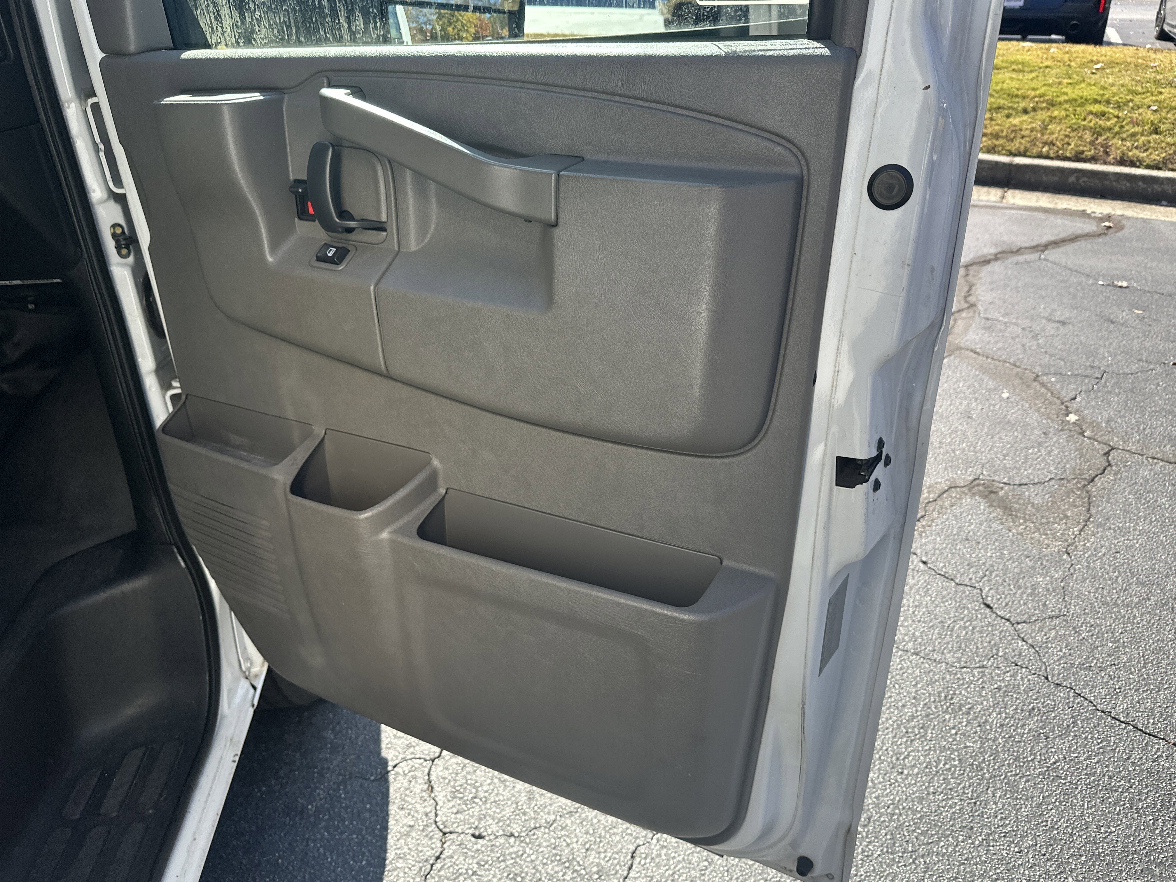 Used 2017 Chevrolet Express 3500 image 14
