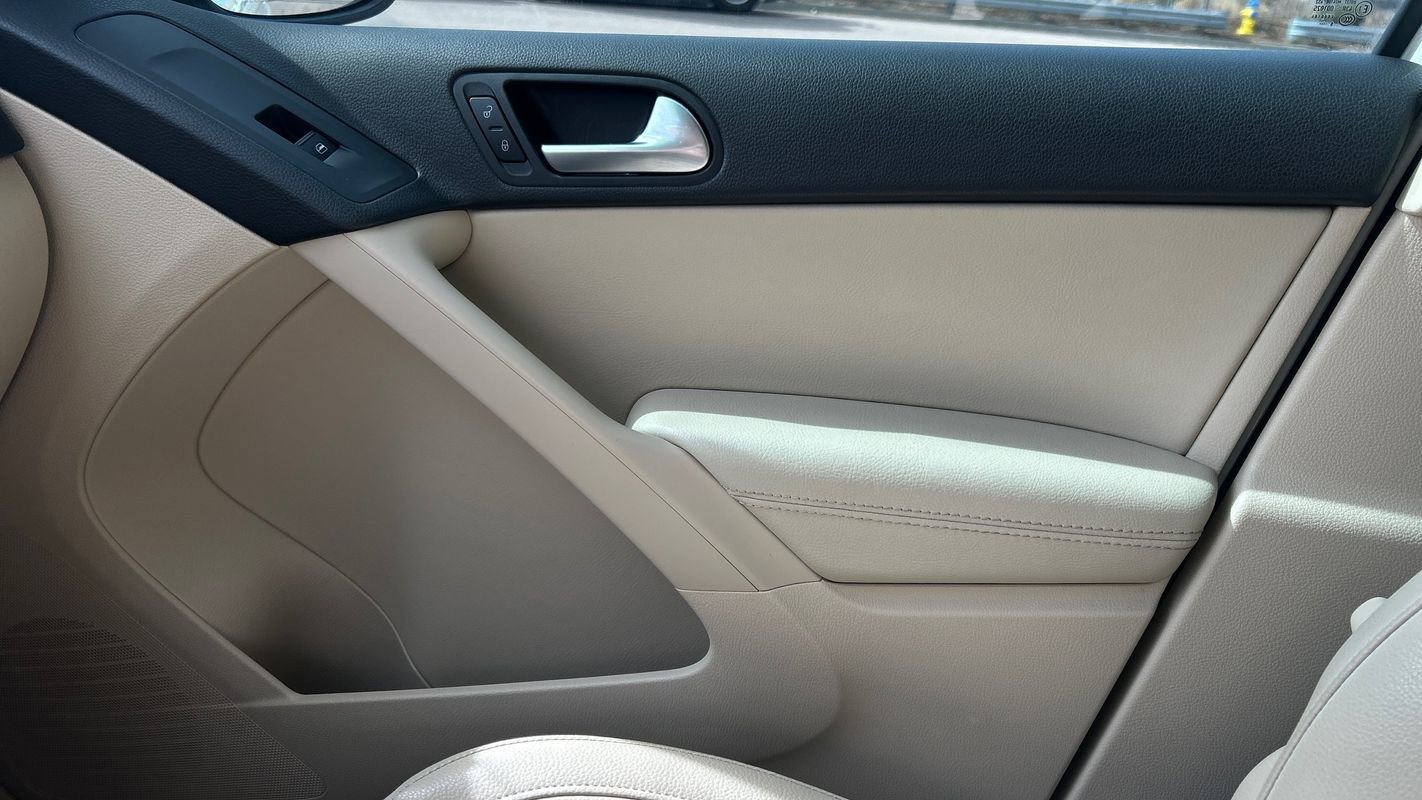 Used 2017 Volkswagen Tiguan S image 25