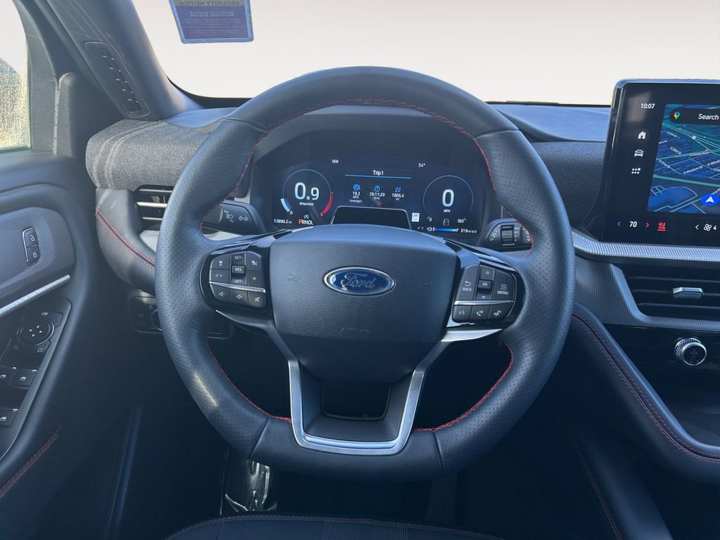 Used 2025 Ford Explorer ST-Line w/ ST-Line Street Pack AWD/4WD image 14