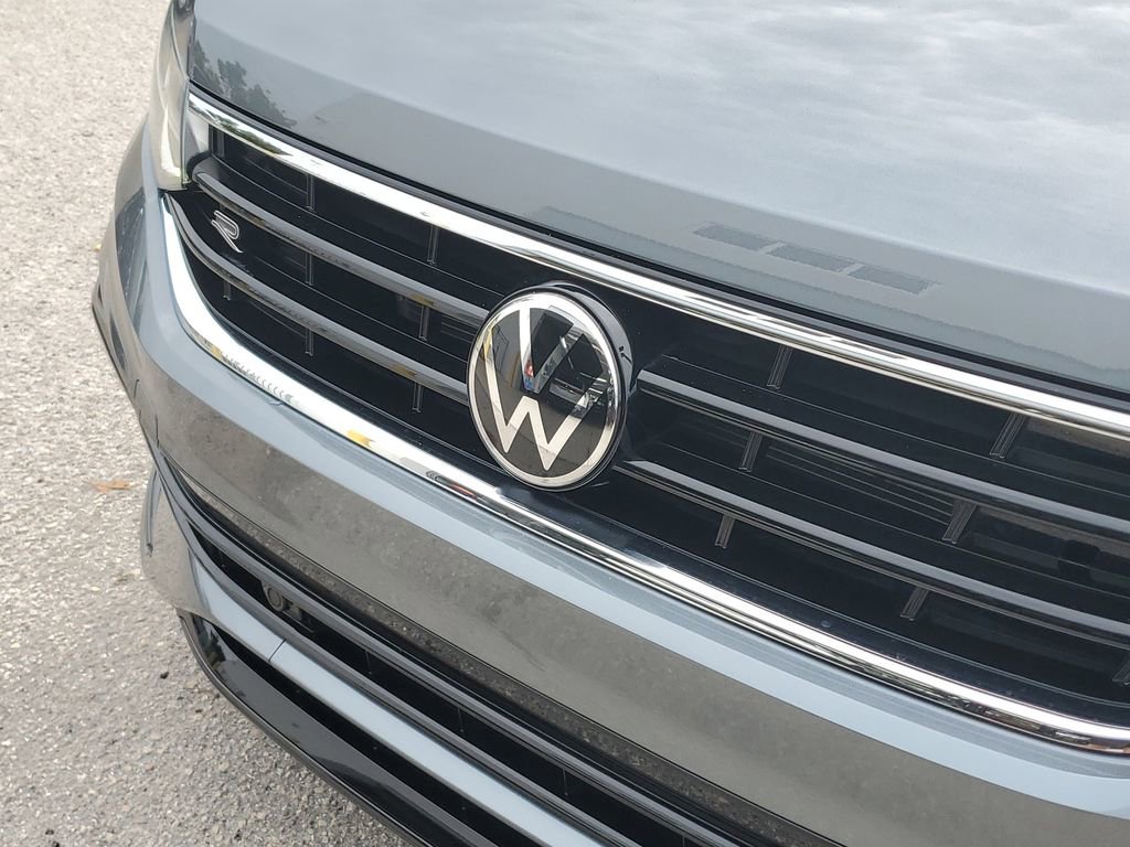 Certified 2023 Volkswagen Tiguan SE R-Line FWD image 10
