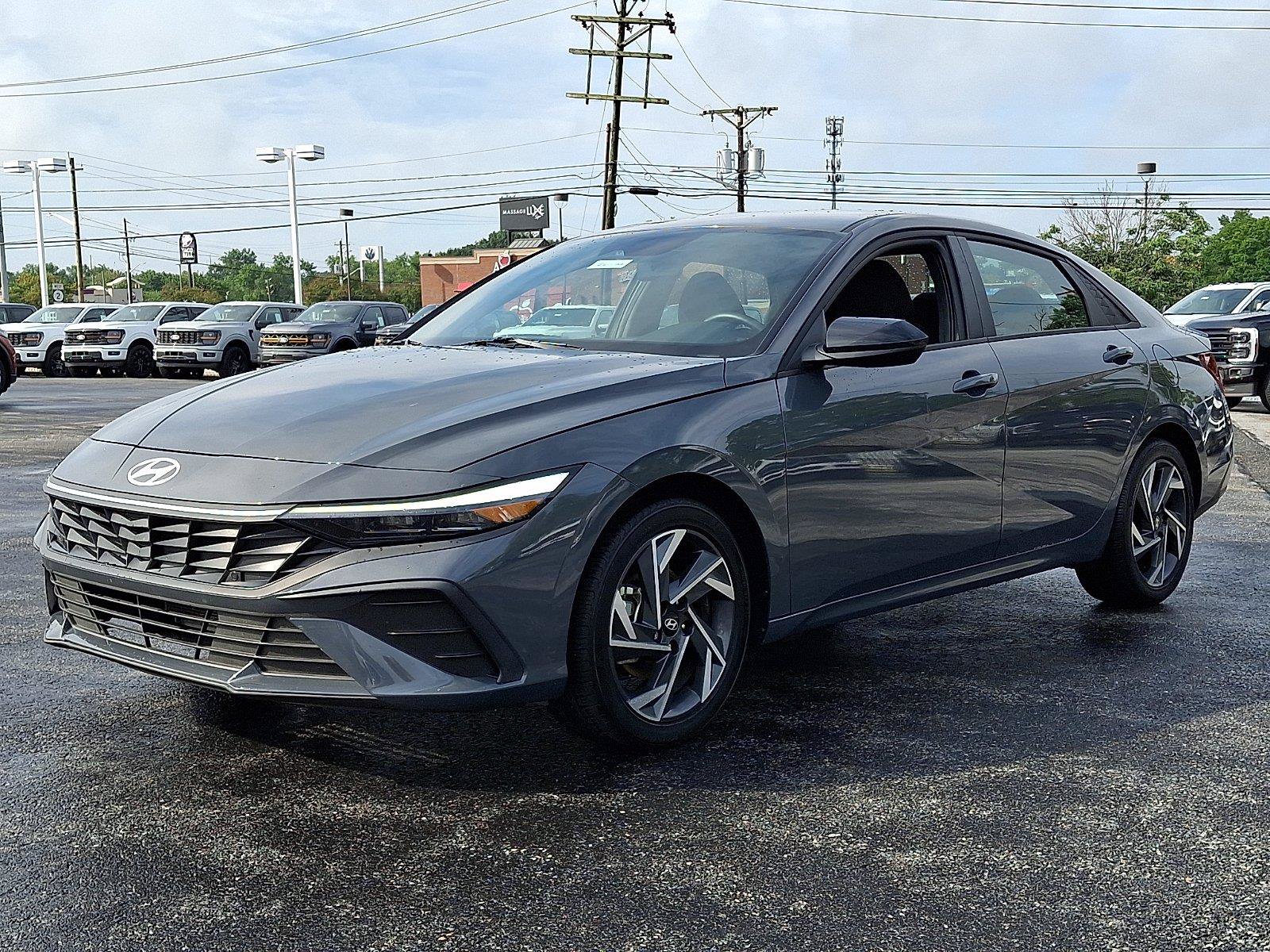 Used 2025 Hyundai Elantra Sport FWD image 4
