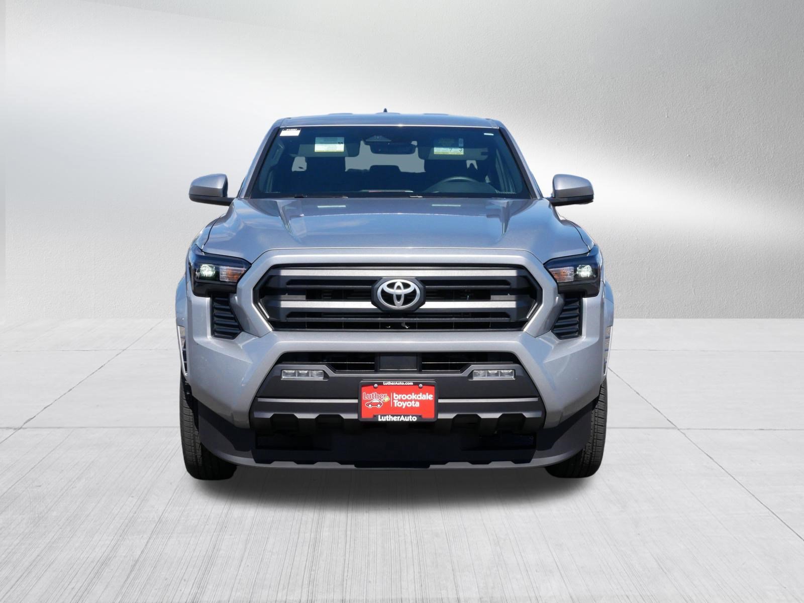 Certified 2024 Toyota Tacoma SR5 AWD/4WD image 2