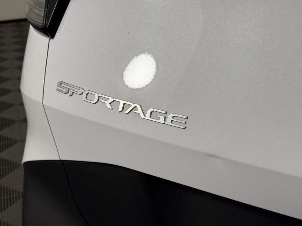Used 2025 Kia Sportage LX image 5