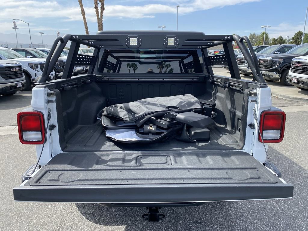 Used 2024 Jeep Gladiator Sport image 25