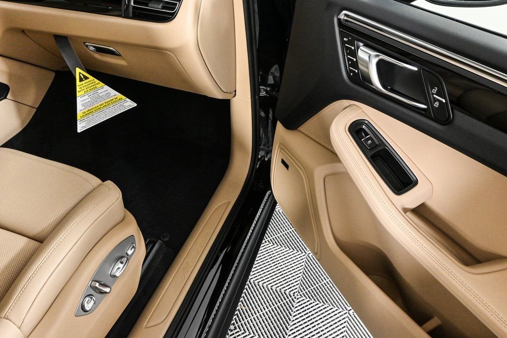 Certified 2026 Porsche Macan image 26