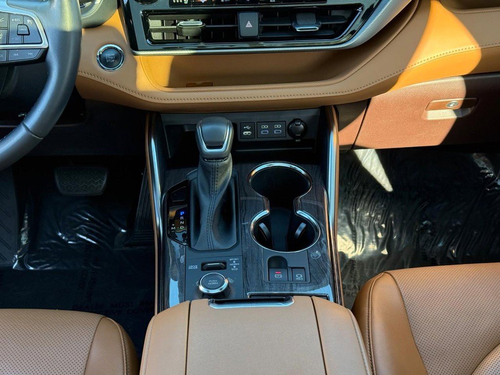 Used 2022 Toyota Highlander Platinum image 17