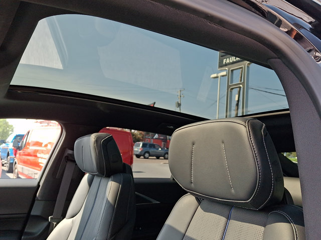 Certified 2024 Cadillac Lyriq Luxury AWD/4WD image 15