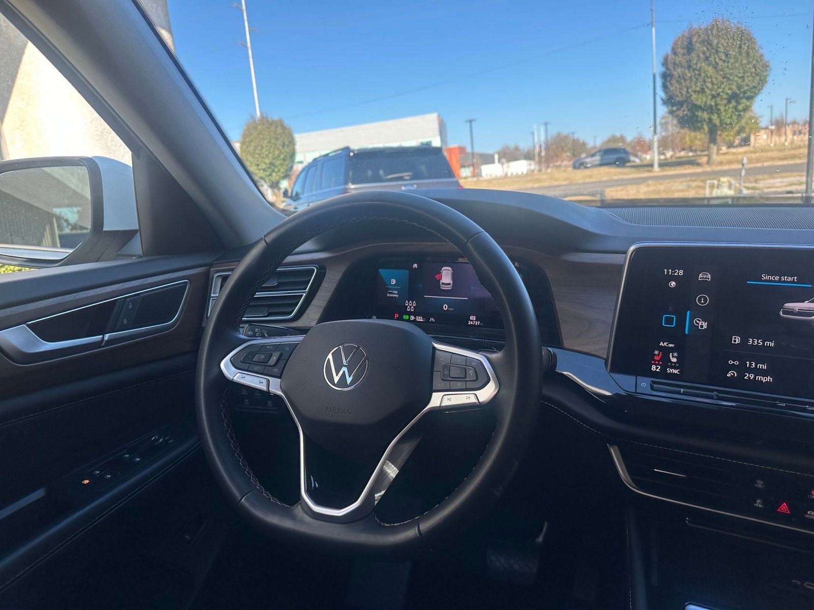 Used 2025 Volkswagen Atlas SE image 35