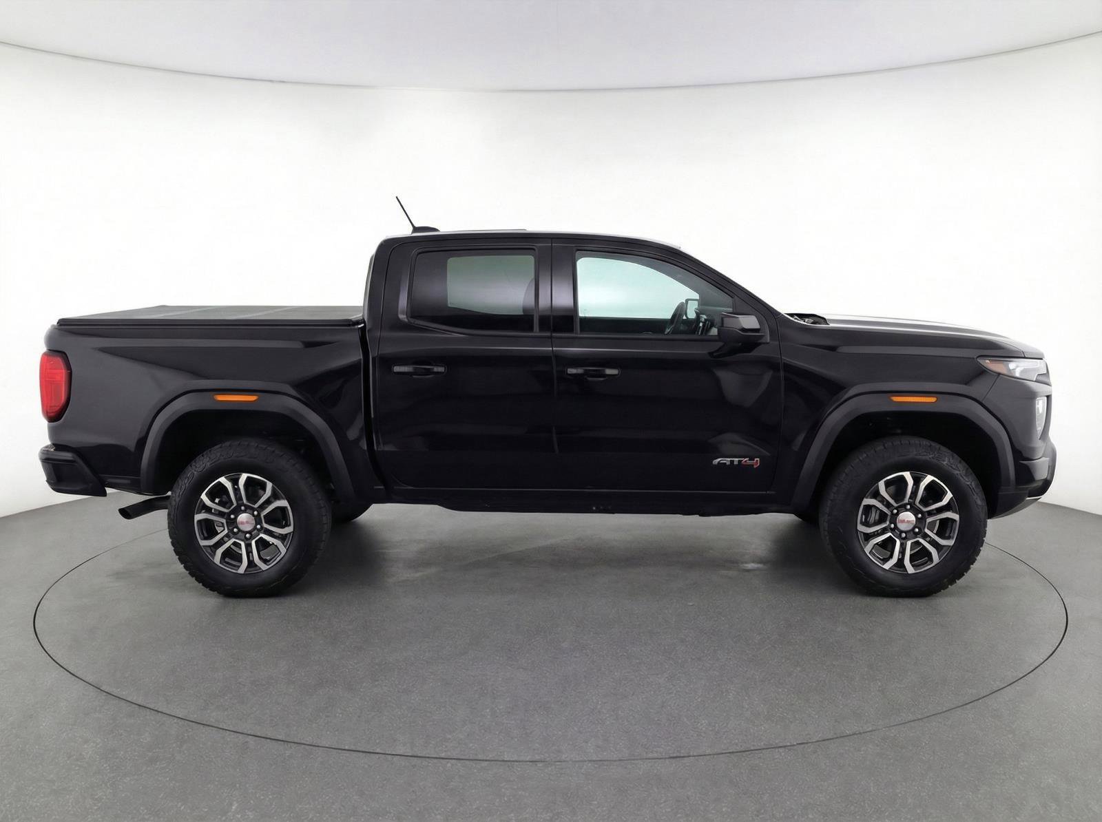 Used 2024 GMC Canyon AT4 w/ AT4 Premium Package image 8