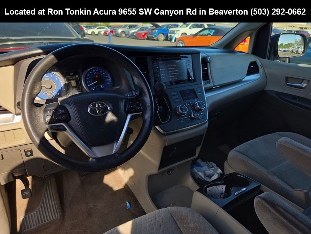 Used 2018 Toyota Sienna LE image 7