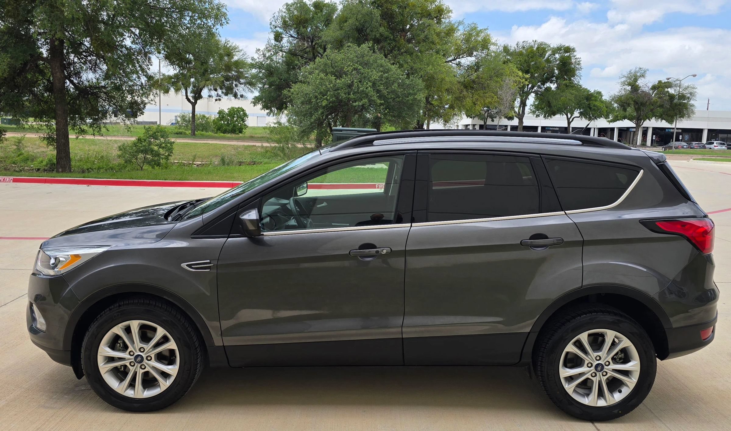 Used 2019 Ford Escape SEL FWD image 9
