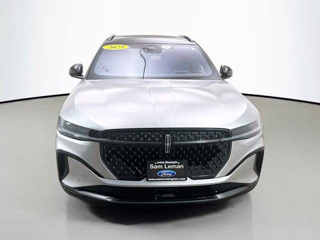Used 2025 Lincoln Nautilus Reserve w/ Jet Appearance Package image 2