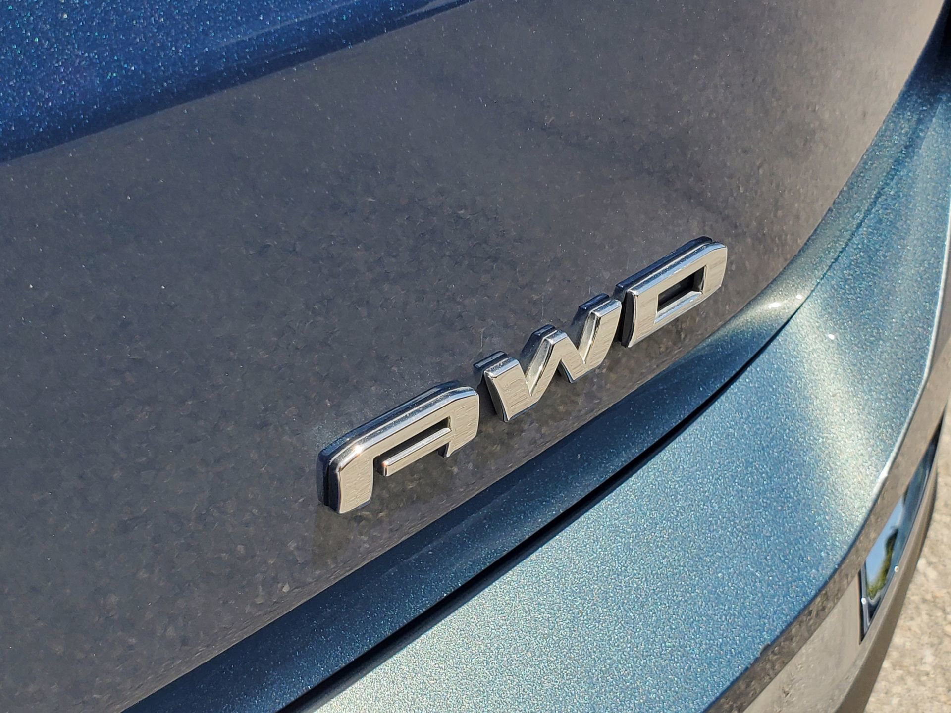 Used 2024 GMC Terrain SLT w/ LPO, Floor Liner Package AWD/4WD image 8