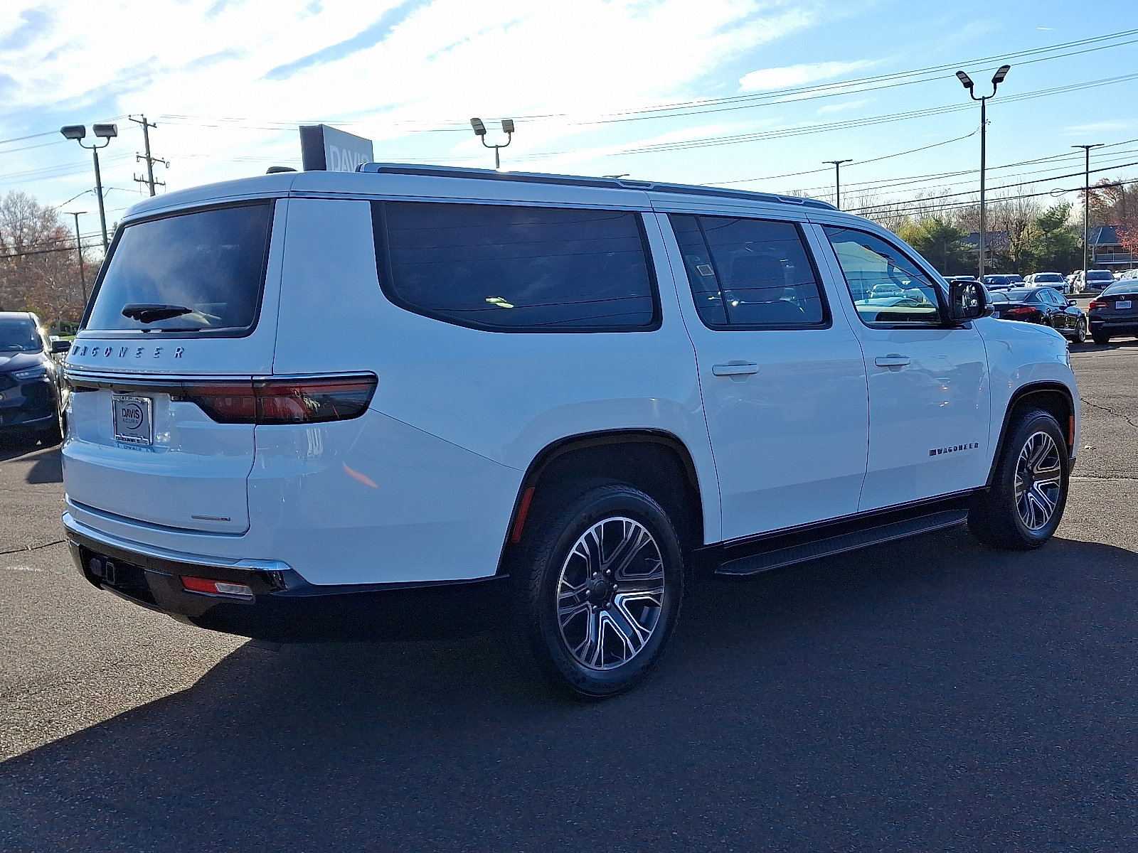 Used 2024 Jeep Wagoneer L Series II w/ Flexible Seating Group image 4