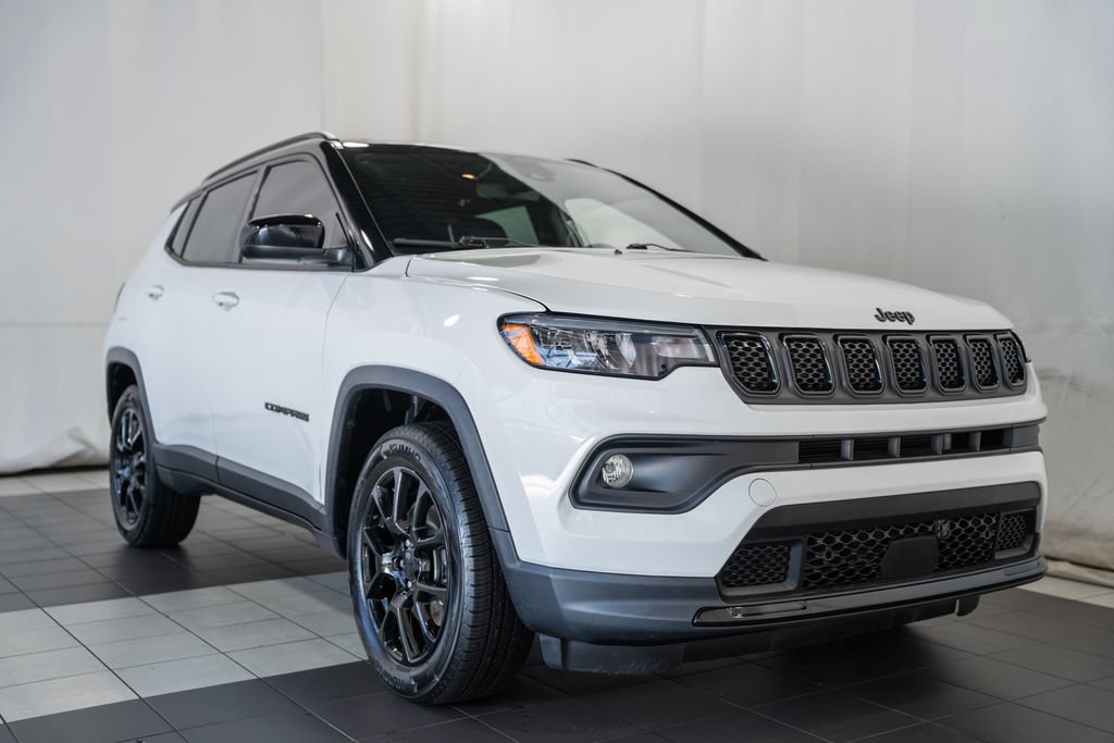 Certified 2023 Jeep Compass Latitude AWD/4WD image 1