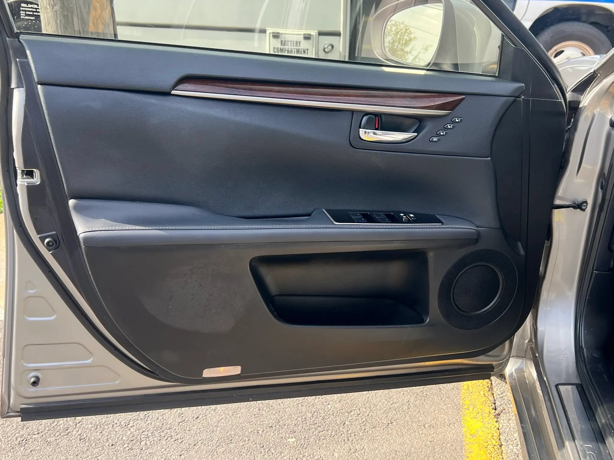 Used 2018 Lexus ES 350 w/ Luxury Package w/Wood Trim FWD image 11