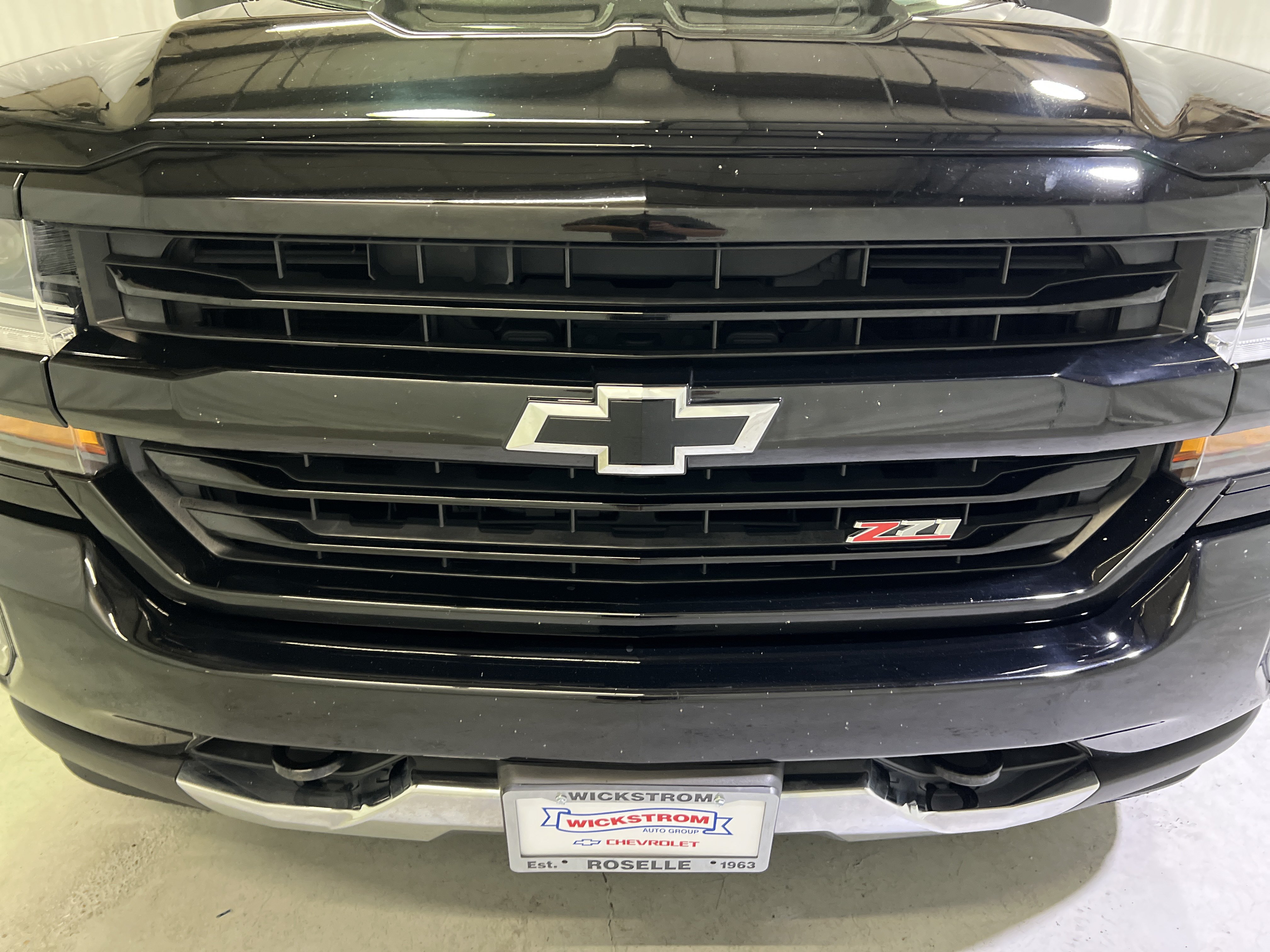 Used 2018 Chevrolet Silverado 1500 LT w/ All Star Edition AWD/4WD image 4