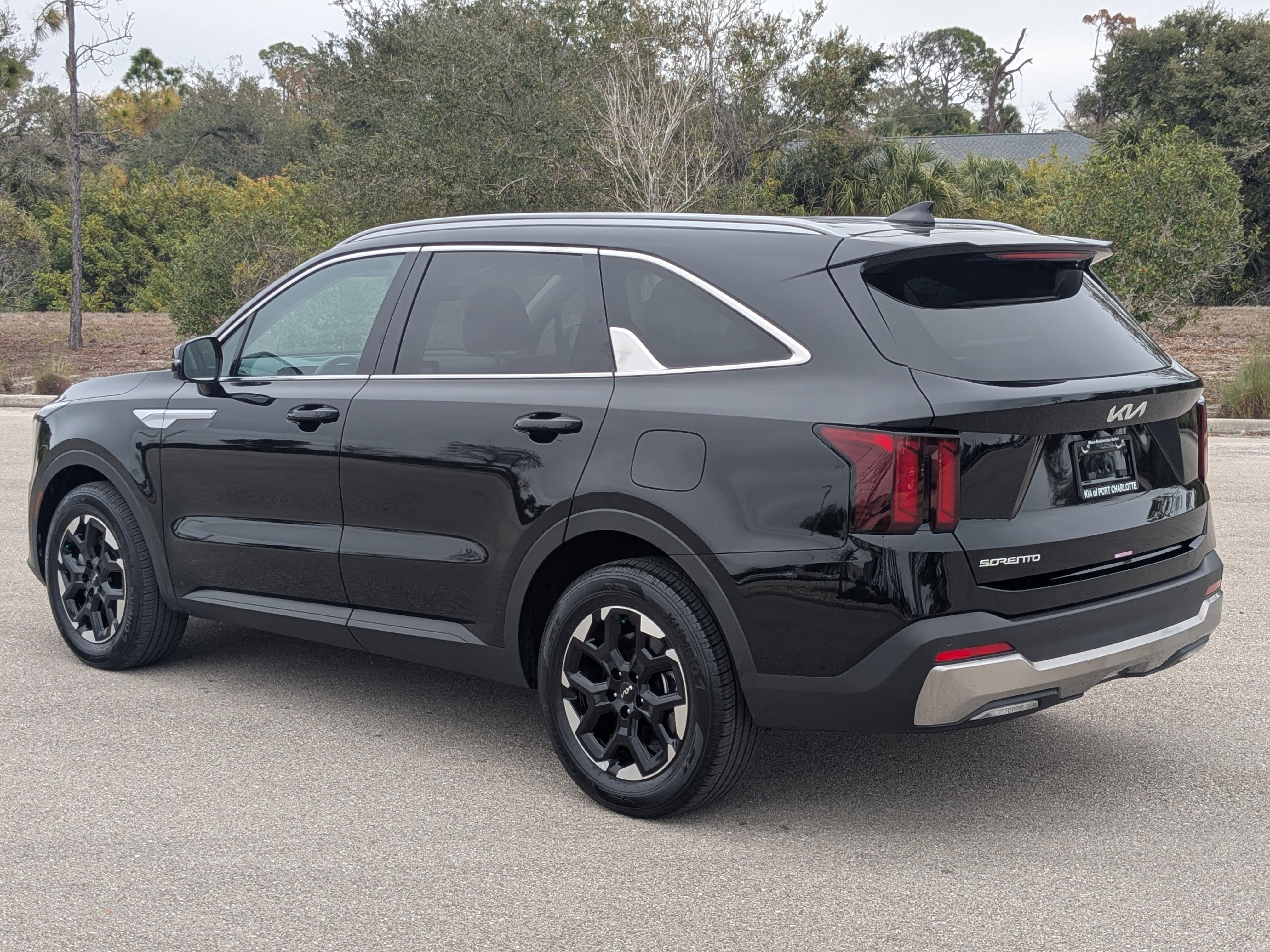 Certified 2025 Kia Sorento S image 7