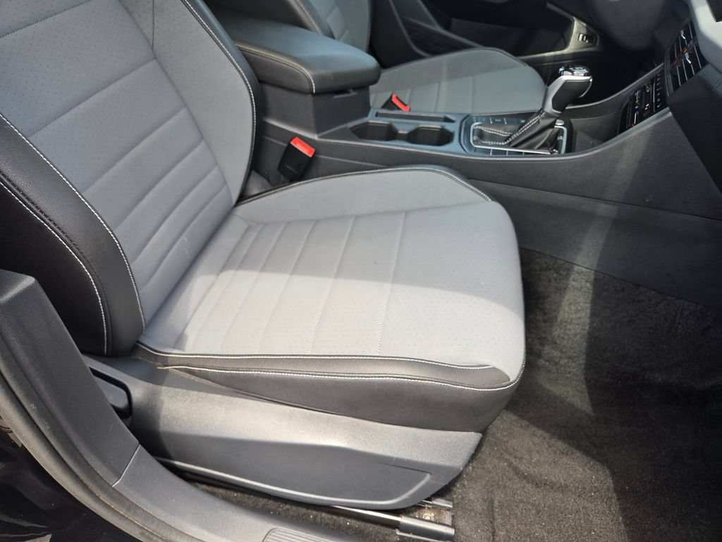 Used 2025 Volkswagen Jetta SE FWD image 26