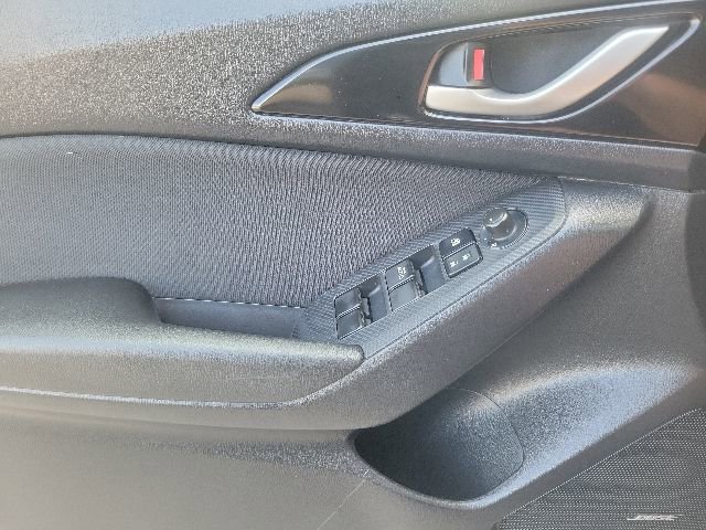 Used 2014 MAZDA MAZDA3 i Touring w/ Technology Package FWD image 17