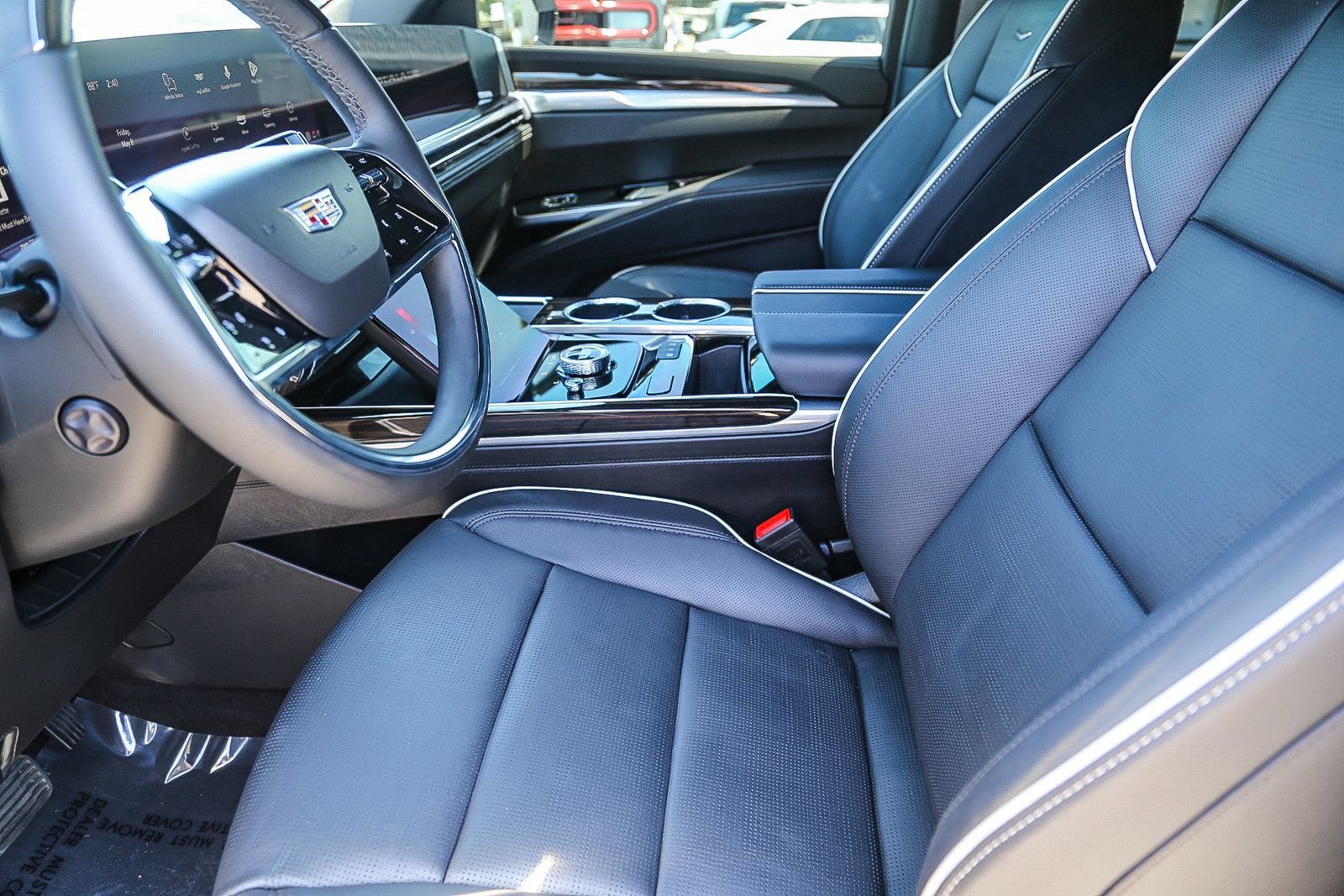 Used 2025 Cadillac Escalade ESV Premium Luxury w/ LPO, Floor Liner Package AWD/4WD image 17
