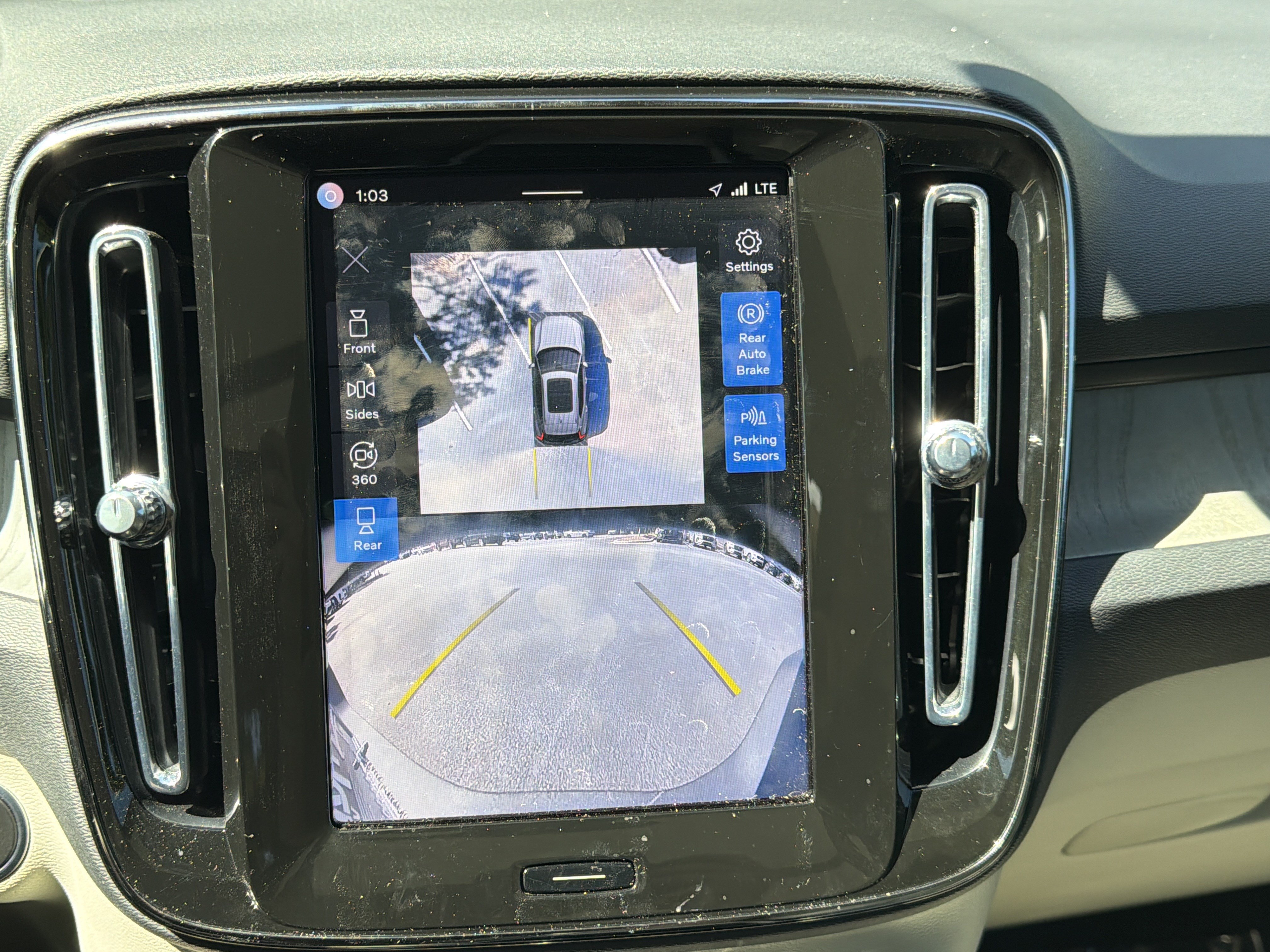 Certified 2024 Volvo XC40 B5 Ultimate w/ Protection Package Premier AWD/4WD image 25