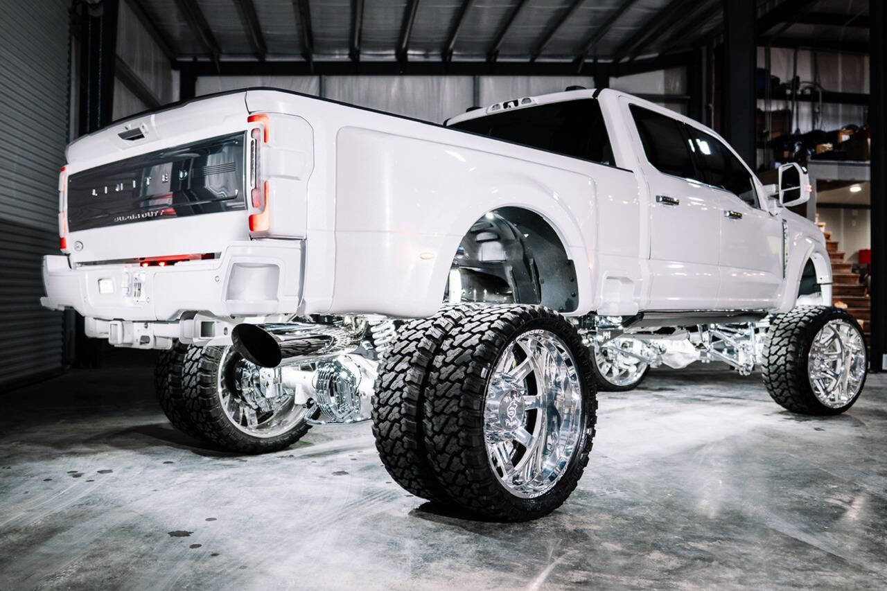 Used 2024 Ford F450 Limited w/ FX4 Off-Road Package image 2