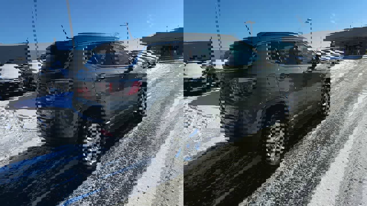 Used 2018 Jeep Compass Latitude w/ Cold Weather Group image 8