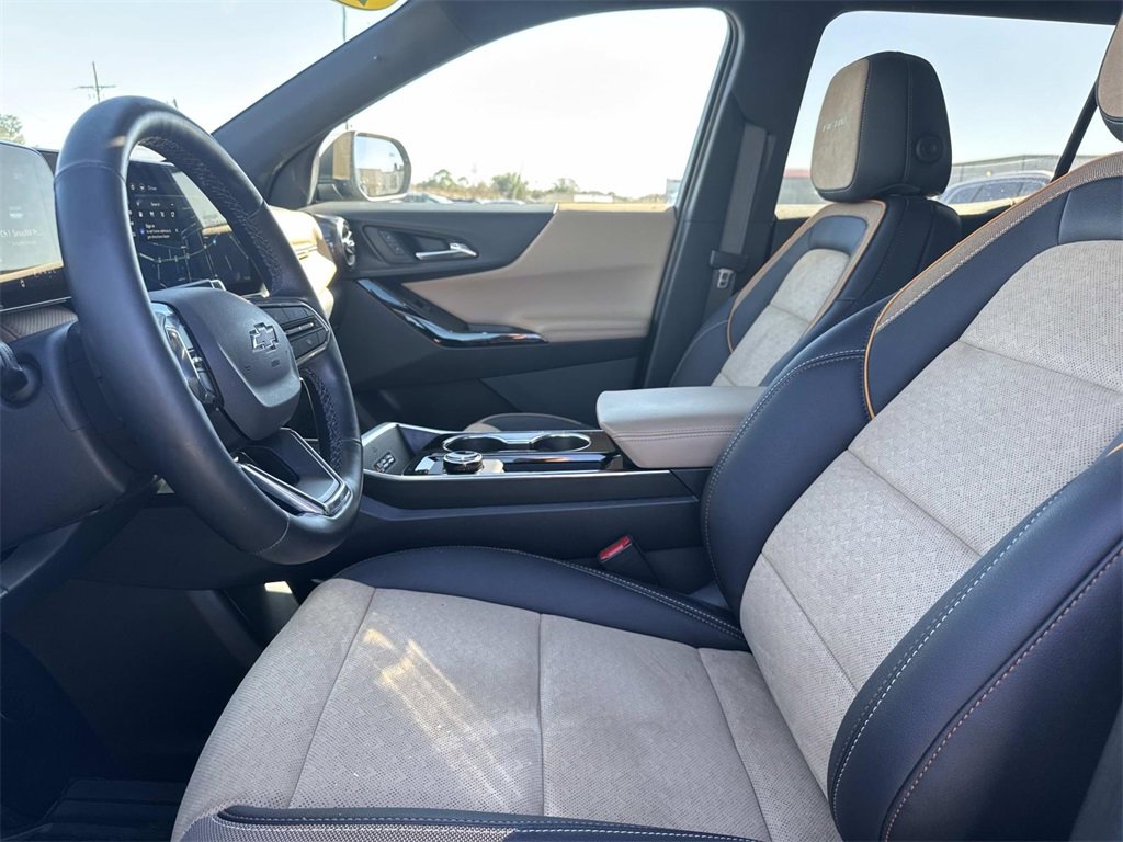 Used 2025 Chevrolet Equinox ACTIV w/ Safety and Technology Package image 31