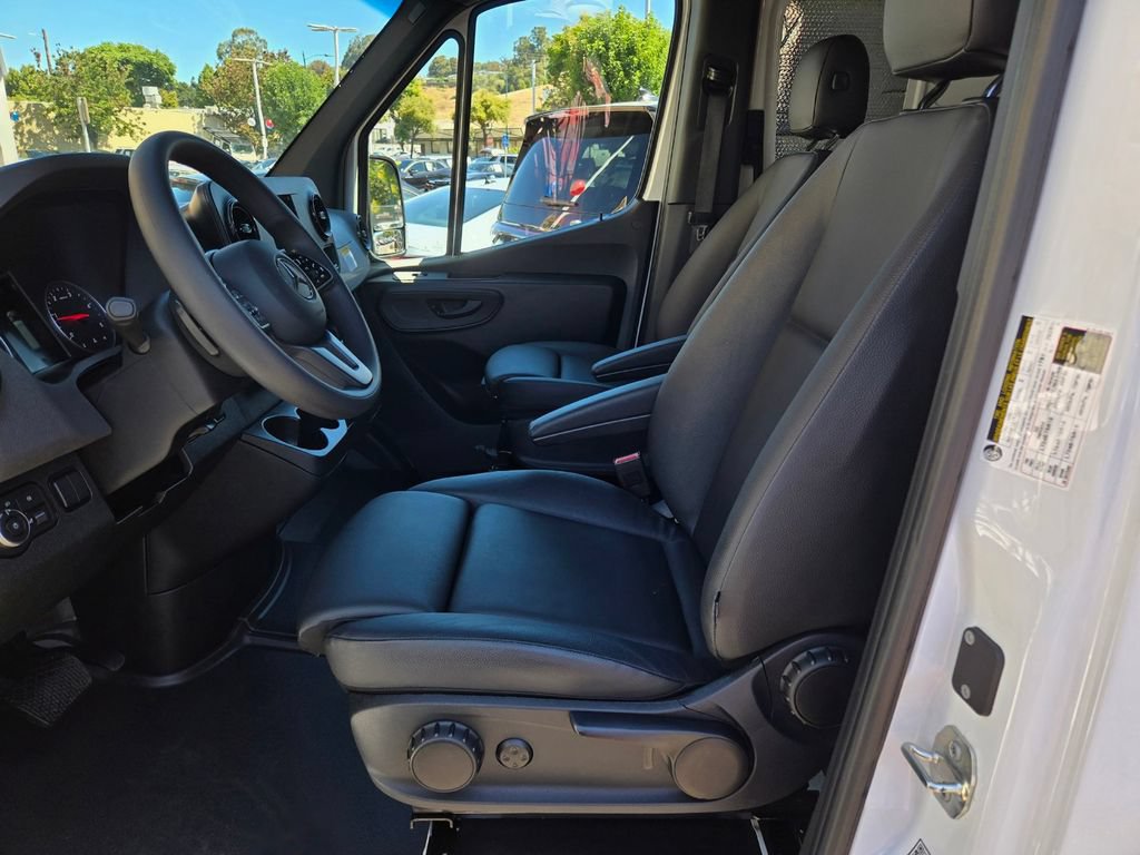 Used 2024 Mercedes-Benz Sprinter 2500 image 15