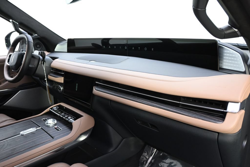 New 2026 Lincoln Navigator Black Label AWD/4WD image 15