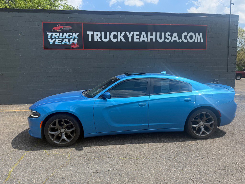 Used 2015 Dodge Charger SXT w/ Driver Confidence Group RWD image 2