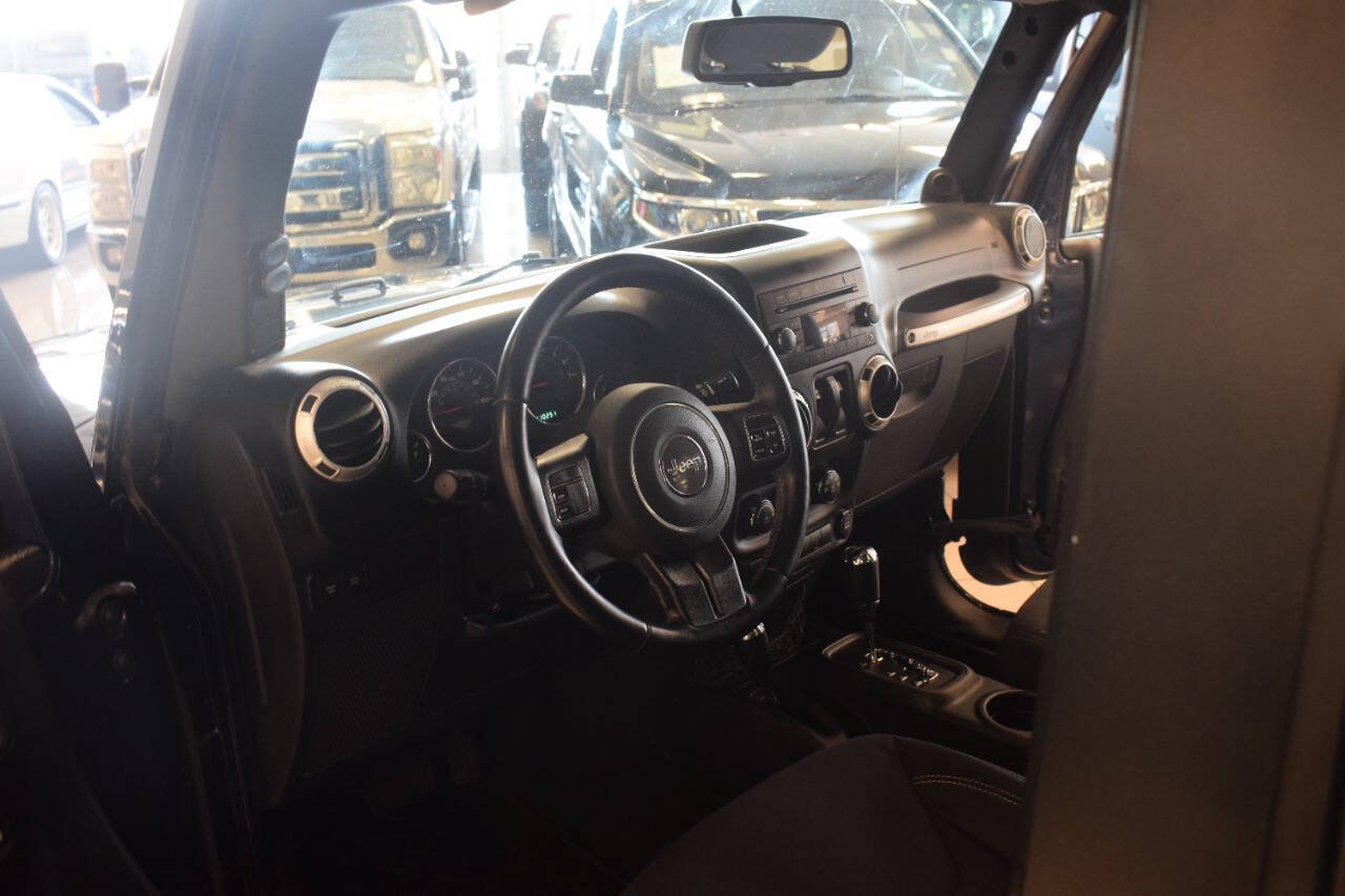 Used 2013 Jeep Wrangler Rubicon w/ PWR Convenience Group AWD/4WD image 43