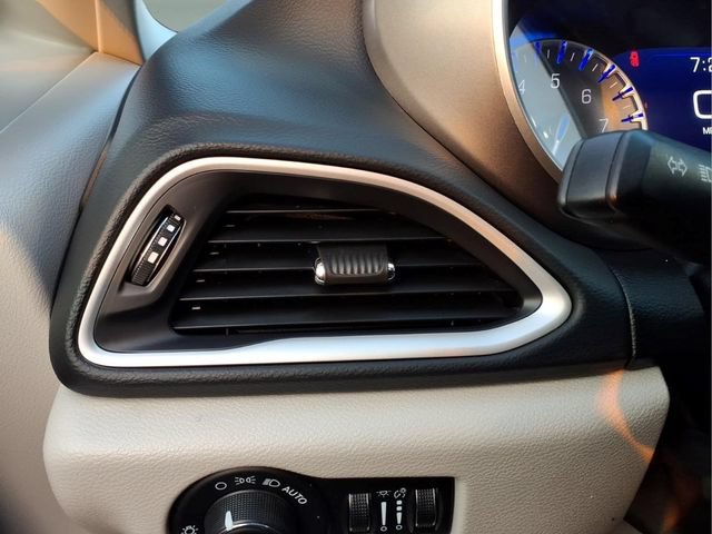 Used 2023 Chrysler Pacifica Touring-L FWD image 20