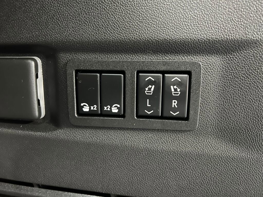 Used 2022 Chevrolet Tahoe LT w/ Luxury Package image 17