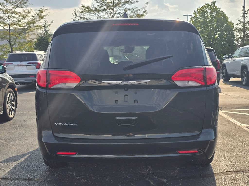 Used 2023 Chrysler Voyager LX FWD image 7