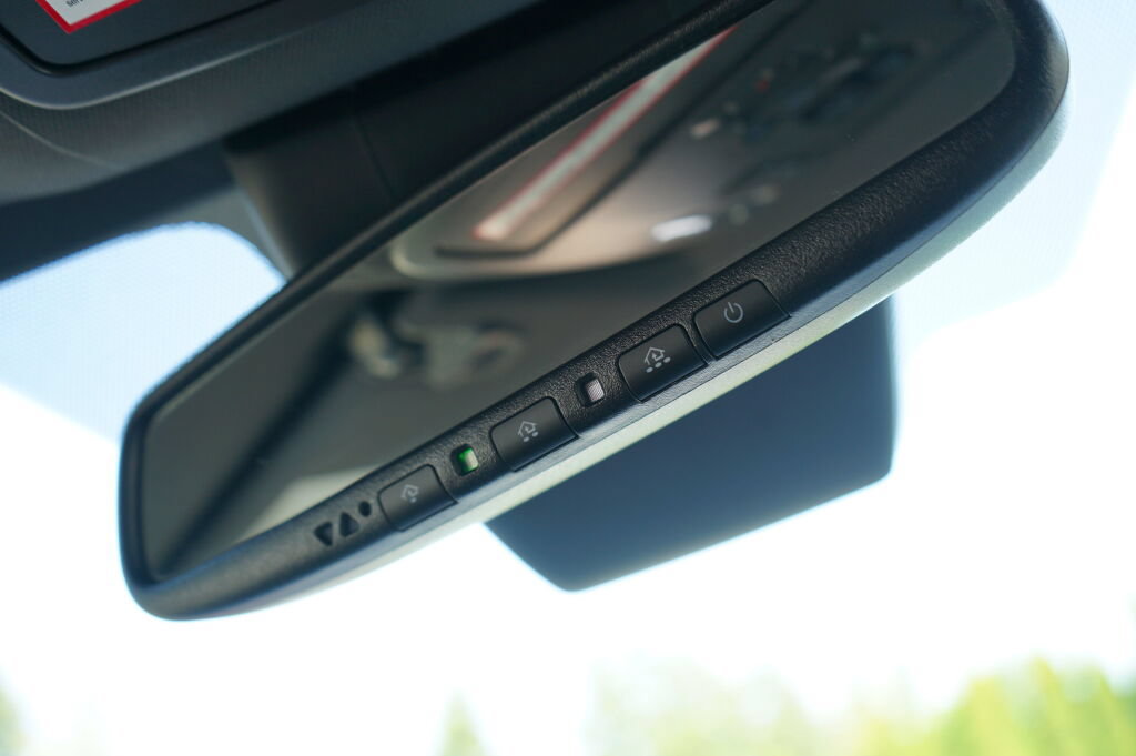Used 2023 Toyota Sienna XSE AWD/4WD image 26