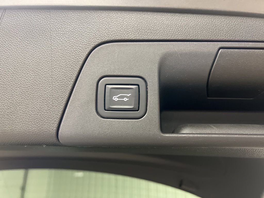 Certified 2022 Buick Envision Essence w/ Safety Package image 8