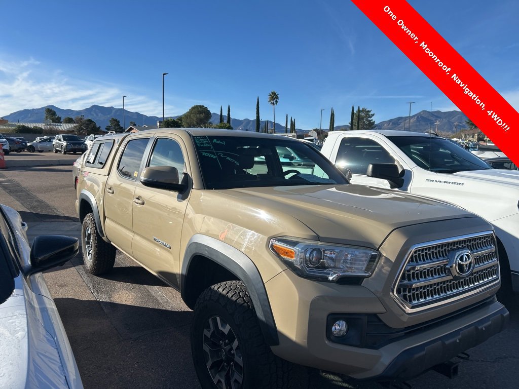 Used 2017 Toyota Tacoma TRD Off-Road image 2
