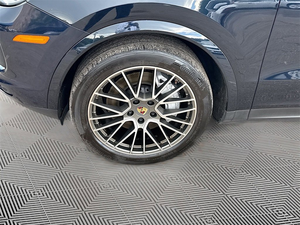 Used 2022 Porsche Cayenne Platinum Edition image 35